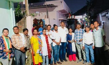 पाली एवम संजय कोहले के नेतृत्व में वार्ड13 आमापारा में सघन जनसंपर्क कर कांग्रेस को जीताने अपील..