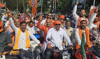 विधायक गजेंद्र यादव और ललित चंद्राकर की दुर्ग में बाइक रैली