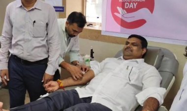 विधायक गजेंद्र ने जन्मदिन के पूर्व किया रक्तदान