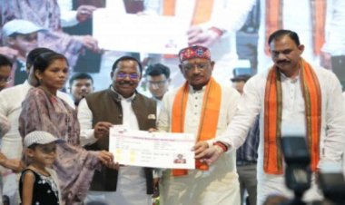 CM साय ने बच्चों को दिया सिकल सेल जेनेटिक कार्ड, अब कहीं भी करा सकेंगे इलाज, स्वास्थ्य विभाग के कर्मचारियों के रुके वेतन जल्द होंगे जारी, मंत्री श्यामबिहारी ने की घोषणा