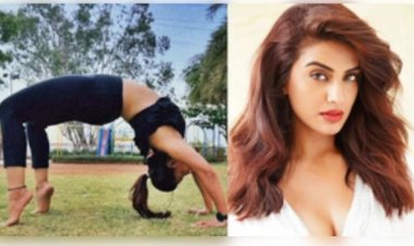 अंतरराष्ट्रीय योग दिवस पर अक्षरा सिंह ने शेयर की फोटो, धनुरासन करती आईं नजर