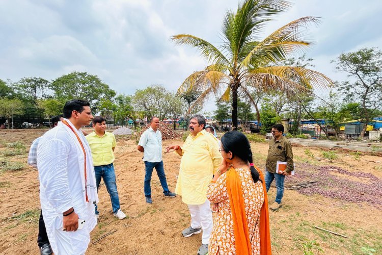विधायक देवेंद्र और मेयर नीरज पहुंचे ट्रैफिक पार्क,निर्माण कार्य जल्द पूर्ण करने दिए निर्देश