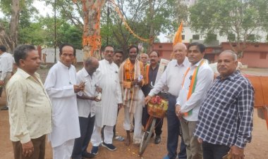 मनौती मनाने मंगल सायकल से अयोध्या रवाना ..