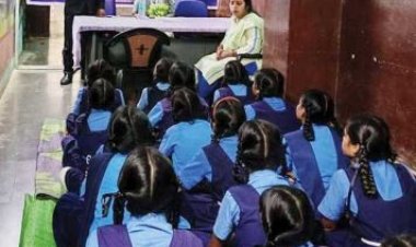 छात्राओं को दी कानूनी जानकारी