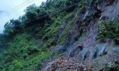 भूस्खलन के मलबे के साथ नदी में बहकर लापता हुईं दोनों बसों में 65 लोग थे: नेपाली अधिकारी