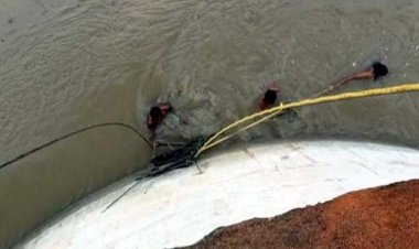 निगम की टीम ने शिवनाथ नदी साइफन 24 इंटकवेल के 40 फीट गहराइयों में पंप में फंसे झिल्ली को निकाला