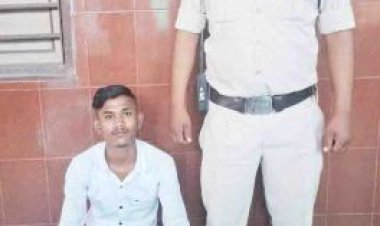 गबन का आरोप, युवक गिरफ्तार