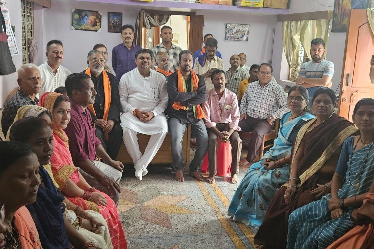 विधायक गजेंद्र ने कार्यकर्त्ताओ के साथ सुना मोदी के मन की बात