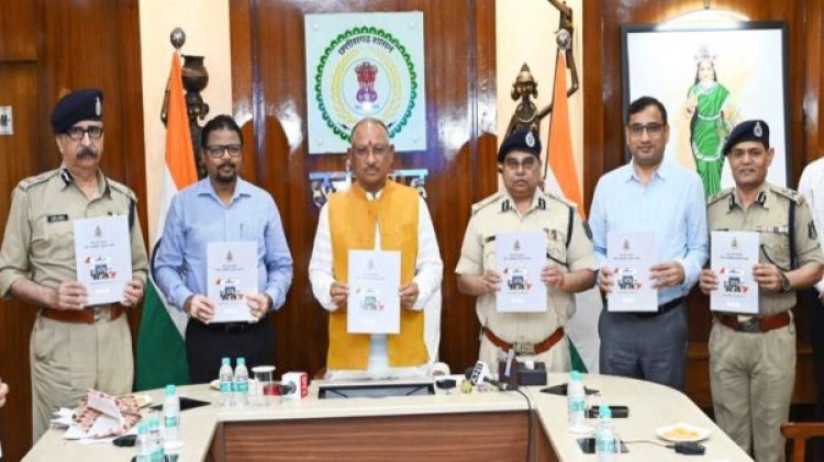 CM विष्णुदेव साय ने तीन नए कानूनों पर आधारित पुस्तक का किया विमोचन, कहा- ब्रिटिश राज के औपनिवेशिक अपराध कानूनों का खत्म हुआ दौर