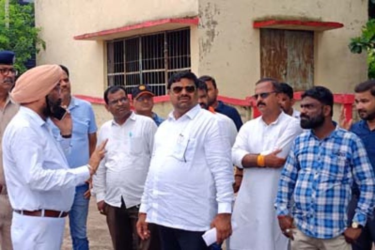 विधायक गजेंद्र की पहल रेलवे स्टेशन का बंद एस्कलेटर फिर से शुरू