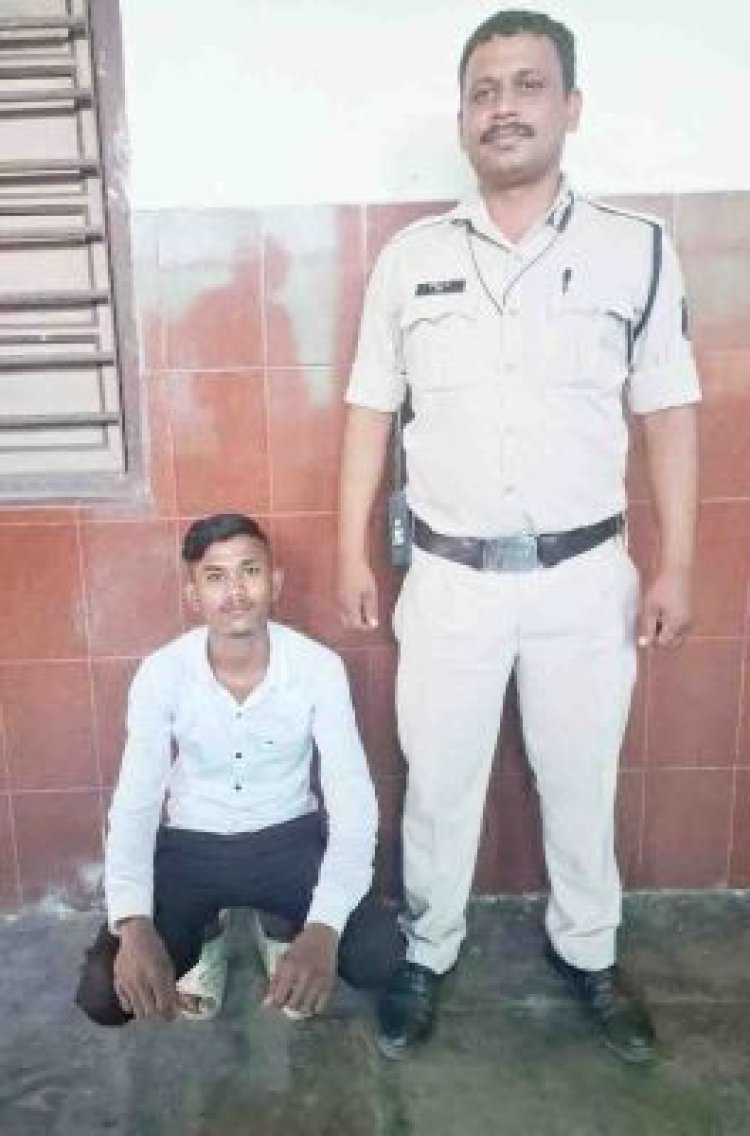 गबन का आरोप, युवक गिरफ्तार