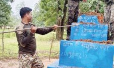 जवानों ने तीन नक्सल स्मारकों को किया ध्वस्त