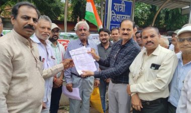 सी 2 लागत पर 50% लाभ जोड़कर कृषि उपजों का एमएसपी घोषित करने और इसकी कानूनी गारंटी देने की मांग को लेकर किसानों का प्रदर्शन