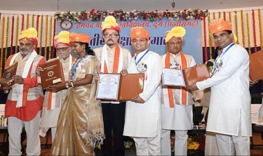 Durg: हेमचंद यादव विवि के दीक्षांत समारोह में शामिल हुए राज्यपाल और सीएम, 48 छात्रों को दिया स्वर्ण मंडित पदक