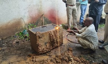 Durg: शराब दुकान से चोरी हुई तिजोरी बरामद, आबकारी अधिकारी की मौजूदगी में गैस कटर से कटी, निकली खाली