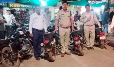 यातायात पुलिस ने मोडीफाई साइलेंसर वाले वाहन पर की कार्यवाही