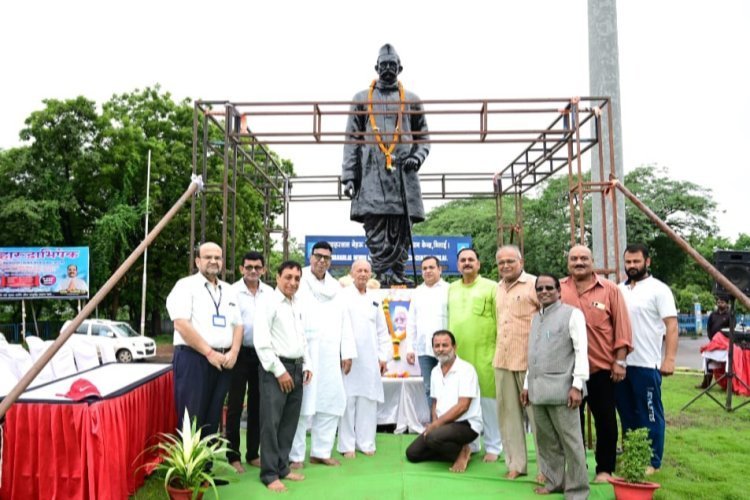 जयंती पर भिलाई बिरादरी द्वारा पं. रविशंकर शुक्ल का स्मरण