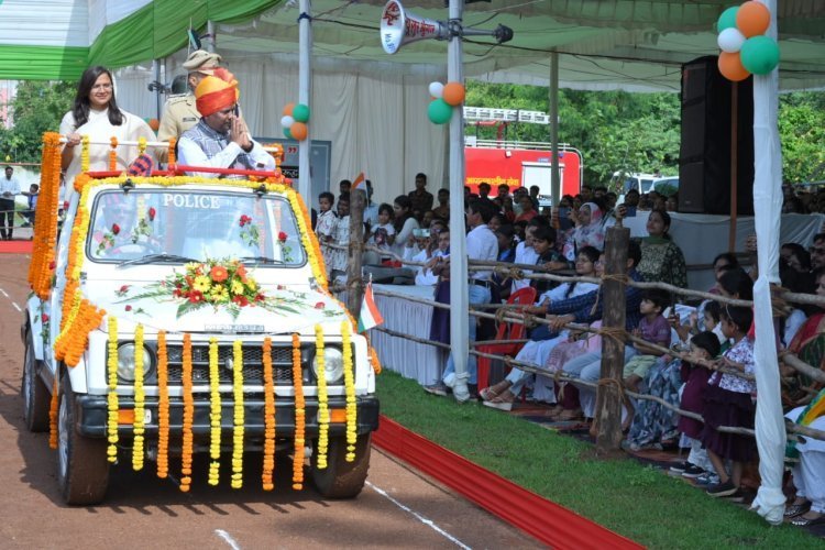 जिला मुख्यालय दुर्ग में वन मंत्री केदार कश्यप ने किया ध्वजारोहण