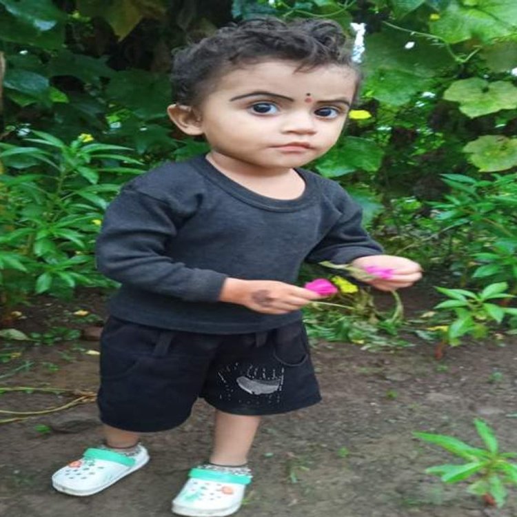 ढाई साल की बच्ची दूसरी मंजिल से गिरी:रैलिंग के अदंर से झांकने में नीचे आ गई,5 घंटे बाद हो गई मौत