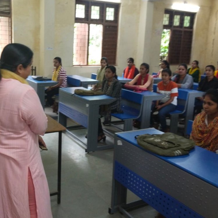 कस्तूरबा कॉलेज में किया मेजर ध्यानचंद को याद:प्राचार्य ने उनके जीवन से कराया अवगत; हॉकी में उनके योगदान के बारे में बताया