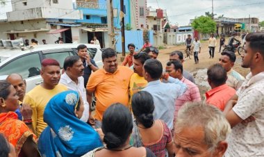 उरला पहुँचे विधायक गजेंद्र: जनता संग किये वार्ड का निरिक्षण