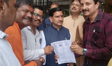 राज्य शारीरिक शिक्षा शिक्षक संघ ने केंद्रीय मंत्री तोखन साहू से मिलकर अपनी एक सूत्री मांग से  करवाया अवगत..