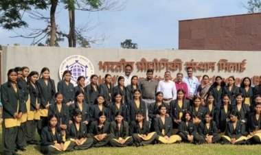 प्रयास आवासीय विद्यालय की छात्राओं को कराया गया आई.आई.टी. भिलाई का शैक्षणिक भ्रमण