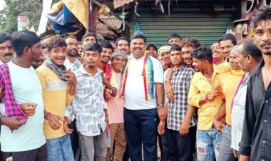 श्रमिकों से मिले विधायक गजेंद्र यादव श्रमिकों के हित में सरकार द्वारा घोषणा की जानकारी दिए