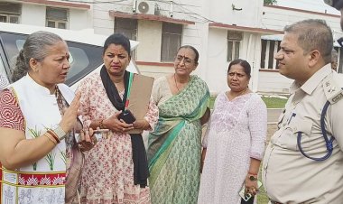 Durg: महिला आयोग की अध्यक्ष पहुंची केन्द्रीय जेल, लोहारीडीह की घटना में बंद महिला बंदियों से की मुलाकात