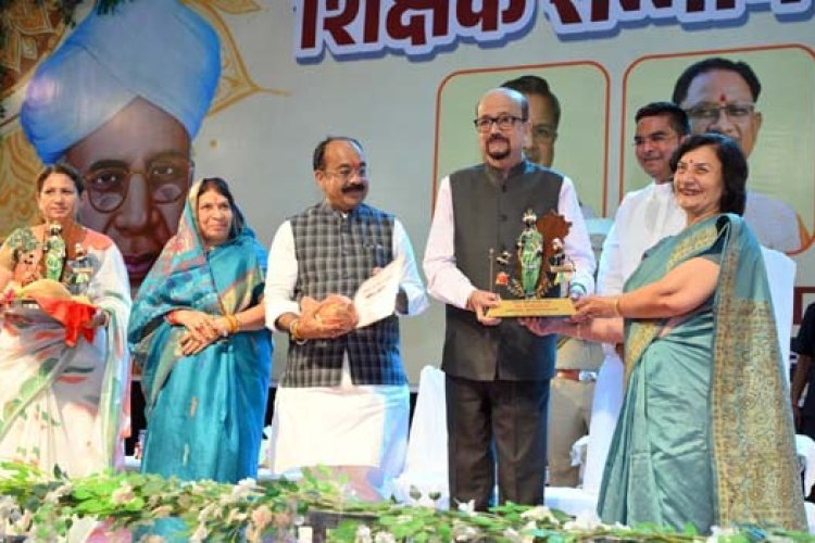 शिक्षक सम्मान समारोह में शामिल हुए राज्यपाल श्री डेका