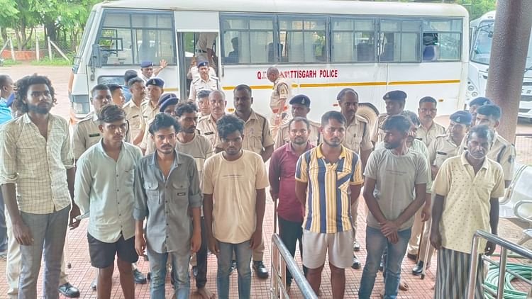 Durg: गणेश पंडाल में नाचने के दौरान हुआ विवाद, तीन की हत्या, पुलिस ने 15 आरोपियों को किया गिरफ्तार