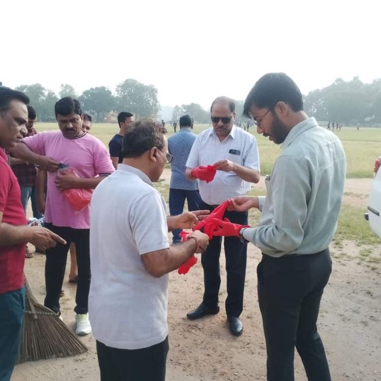 स्वच्छता ही सेवा अभियान का शुभारंभ:कलेक्टर ने स्थानीय फतेह क्लब मैदान पर श्रमदान कर की सफाई