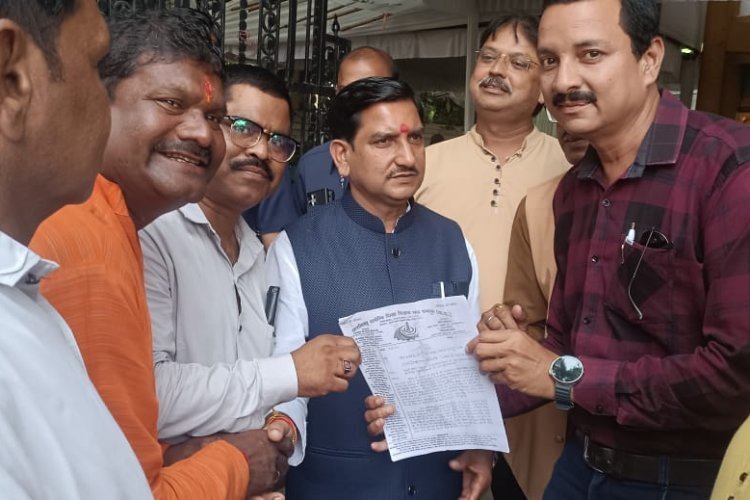 राज्य शारीरिक शिक्षा शिक्षक संघ ने केंद्रीय मंत्री तोखन साहू से मिलकर अपनी एक सूत्री मांग से  करवाया अवगत..