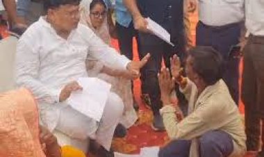 ऊर्जा मंत्री के सामने रस्सी लेकर सुसाइड करने पहुंचा आदिवासी:बोला- पटवारी ने किया जमीन पर कब्जा, शिकायत के बाद भी नहीं हुई सुनवाई