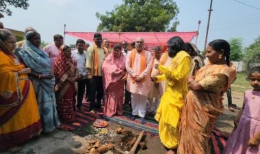 शीतला मंदिर जीर्णोद्धार और पुनर्निर्माण के भूमिपूजन कार्यक्रम में  सम्मिलित हुए विधायक ललित चंद्राकर 