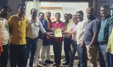 बूथ अध्यक्ष पुनाराम कलिहारी को ललित चंद्राकर ने भाजपा सक्रिय सदस्य बनाकर किया रिसाली में सक्रिय सदस्यता अभियान का शुभारंभ 