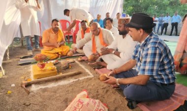 प्रगति नगर रिसाली 6 लाख रूपये से निर्मित होने वाले मिनी उद्यान निर्माण कार्य का किया भूमि पूजन