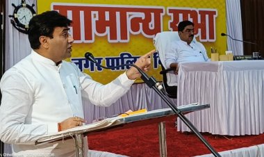 निगम की अंतिम सभा में महापौर धीरज बाकलीवाल ने अपने 5 साल में किए गए विकास कार्यों की उपलब्धि गिनाई