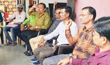 अभिकर्ता संघ का धरना-प्रदर्शन