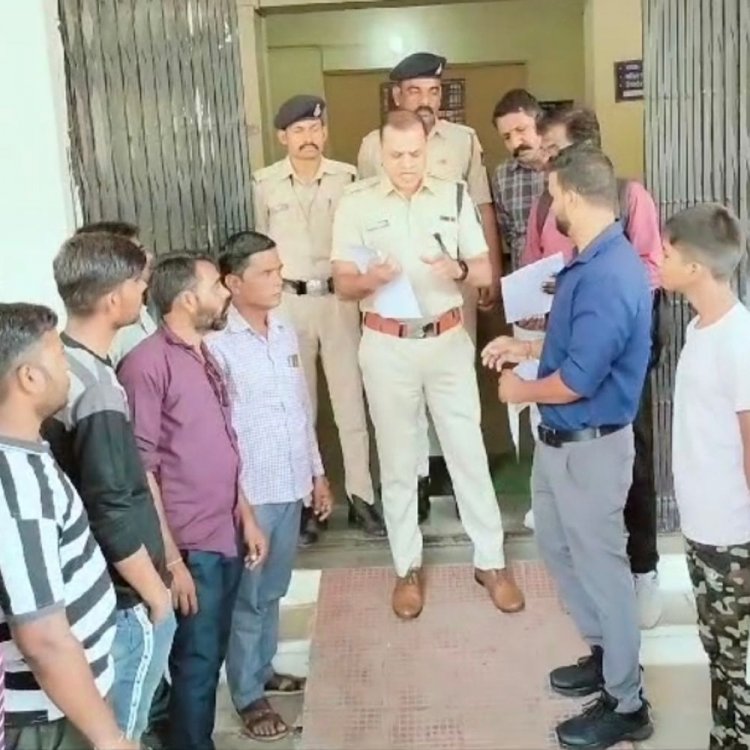 यादव समाज ने दिया ज्ञापन:दो परिवारो को धमकाने और मारपीट का मामला, सख्त कार्रवाई की मांग