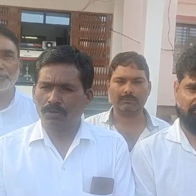 सीएमओ पर लगा दफ्तर से नदारद रहने के आरोप:पार्षदों ने एसडीएम से की शिकायत, कहा- सीएमओ की गैर हाजिरी से विकास कार्य प्रभावित