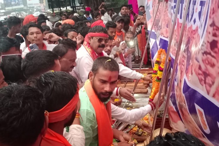 शस्त्र पूजन उपरांत बजरंगियों ने निकाली शोभायात्रा, गूंजे जय श्रीराम के जयकारे 