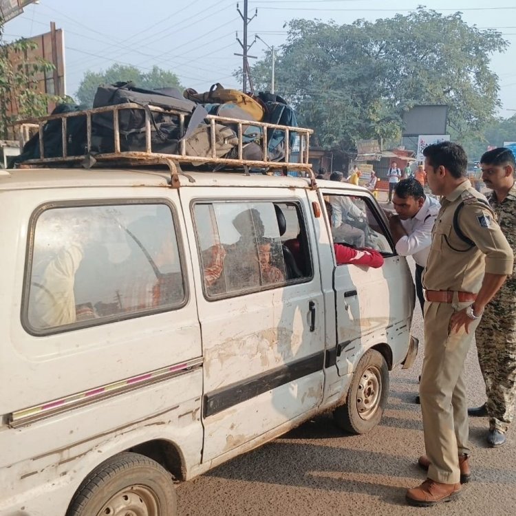 दतिया में 8 औवरलोड स्कूली वाहन जब्त:क्षमता से अधिक बच्चे बैठे हुए थे, यातायात पुलिस ने बुधवार सुबह की कार्रवाई
