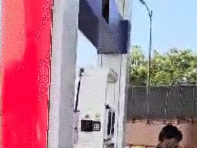 दमोह के पथरिया पेट्रोल पंप पर लूट की वारदात:अज्ञात बदमाशों ने कर्मचारी के मुंह में कट्टा फंसाया, सवा लाख रुपए की नकदी लेकर हुए फरार