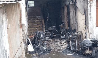 Chhattisgarh Fire: बिल्डिंग में शॉर्ट सर्किट से आग, कई गाडियां जलीं; आस-पास के मकान भी आए चपेट में