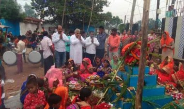 छठ पूजा में सूर्य को दिया जा रहा अर्ध्य ,छठ मैया से सुखसमृद्धि की कामना की & वोरा 