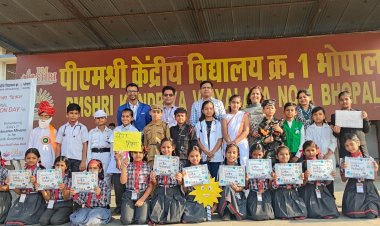 भारत के प्रथम शिक्षा मंत्री मौलाना अबुल कलाम की जयंती:पीएमश्री केन्द्रीय विद्यालय-1 में योग मुद्रा से शिक्षा में ज्ञान-ध्यान व जागरूकता का प्रदर्शन