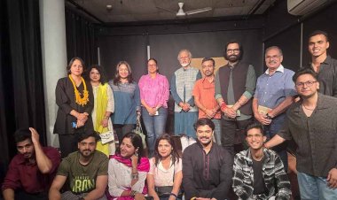 ‘गोरखधंधा’ नाटक का मंचन दिल्ली के द ब्लैंक कैन्वस थियेटर में किया