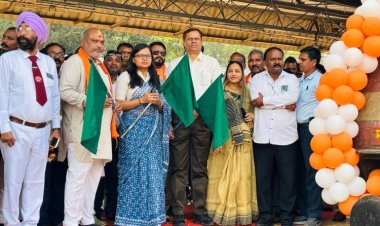 विधायक ललित चन्द्राकर ने आस्था ट्रेन को हरी झण्डी दिखाकर किया रवाना