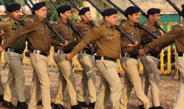 बड़वानी पुलिस परेड ग्राउंड में जनरल परेड का आयोजन:एसपी जगदीश डावर ने परेड का निरीक्षण किया, टर्नआउट बेहतर होने पर अधिकारियों को किया गया पुरस्कृत